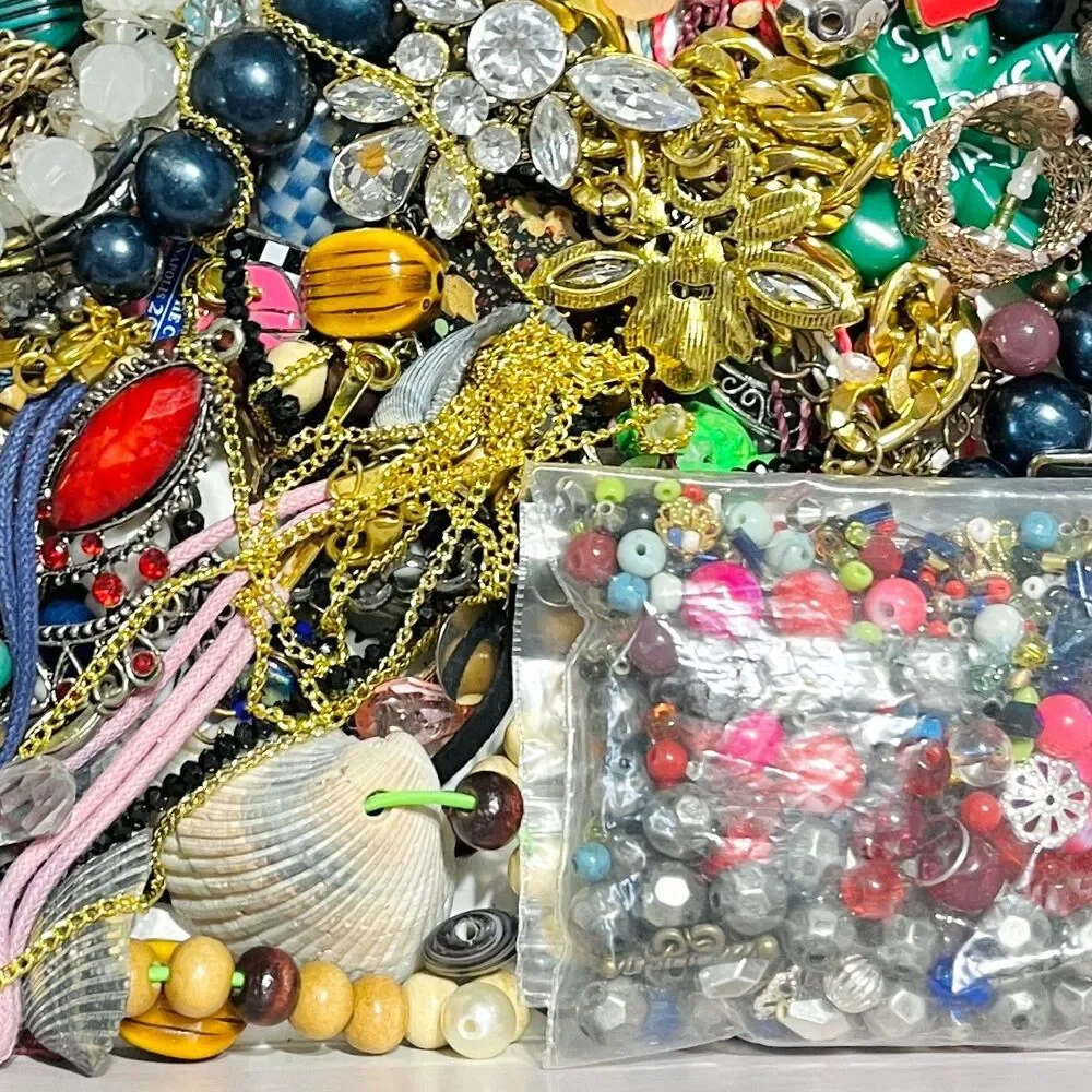 VTG - Now Repurpose Junk Jewelry Rhinestone Beads DIY Craft Supplies Box 1#10.8
